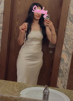 New Young Arab Queen - puta in Al Manama Photo 1 of 1