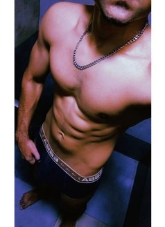 VIP Young Bull /Massage - Male escort in Colombo Photo 2 of 3