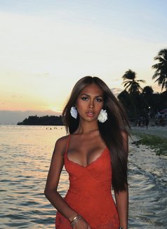 Newest hot babe in HK - escort in Hong Kong Photo 3 of 3