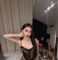 Neysa - puta in Singapore Photo 1 of 8