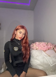 Neysa - escort in Singapore Photo 5 of 9