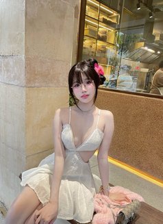 Lyly - puta in Gurgaon Photo 3 of 7