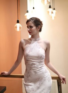 Nhi Mẫn - escort in Singapore Photo 1 of 4