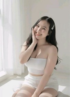 Nhi - puta in Gurgaon Photo 2 of 9