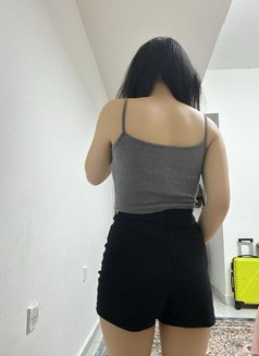 Nhi - escort in Abu Dhabi Photo 2 of 3