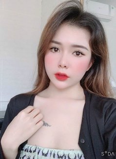 Nhiyeu - puta in Tirana Photo 4 of 7