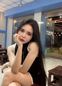 Nhiyeu - puta in Tirana Photo 5 of 7