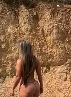 Nia - escort in Toronto Photo 3 of 14