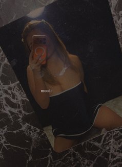 Nia - escort in Dubai Photo 1 of 3