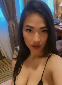 Nia - puta in Dubai Photo 9 of 9