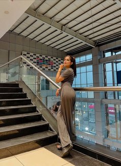 Nia Sharma - puta in Ajmān Photo 4 of 5