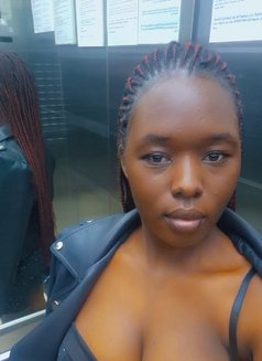 Nicah - escort in Dubai Photo 2 of 3