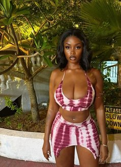 Nice - escort in New Delhi Photo 3 of 5