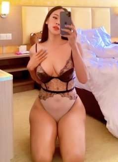 GODDESS FEMININE VERSATILE - Transsexual escort in Bandung Photo 13 of 14