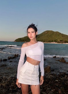 Nichalyn - masseuse in Bangkok Photo 5 of 5