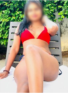 Nichola Modling Girl 23yrs - puta in Colombo Photo 9 of 12