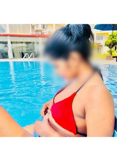 Nichola Modling Girl 23yrs - puta in Colombo Photo 11 of 12