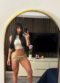 Nick Fit - puta in Dubai Photo 5 of 24
