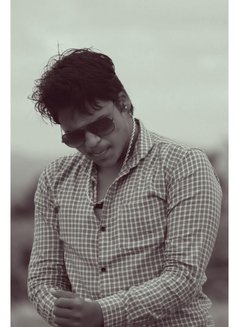 Nick - Intérprete masculino de adultos in Pune Photo 8 of 8