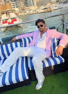 Nickwitastick - Male escort in Dubai Photo 5 of 7