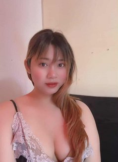 Nicky - puta in Dubai Photo 1 of 5