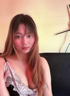 Nicky - puta in Dubai Photo 4 of 5