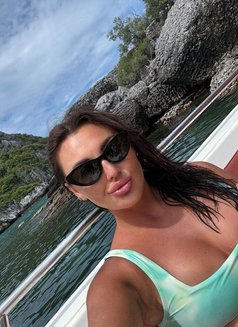 Nicky Russian Classy girl - puta in Riyadh Photo 15 of 16