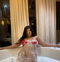 Nicky - puta in Pune