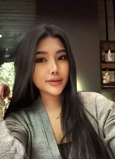 Nicky - Masajista in Abu Dhabi Photo 4 of 13