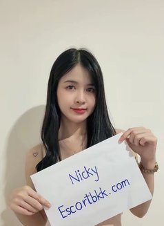 Nicky - puta in Bangkok Photo 3 of 14