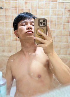 Nicky - Male escort in Doha Photo 7 of 8