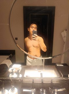 Nicky - Male escort in Doha Photo 13 of 15
