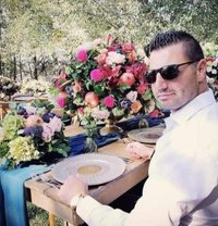 Nico0olas - Intérprete masculino de adultos in Beirut