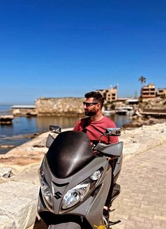 Nico0olas - Intérprete masculino de adultos in Beirut Photo 5 of 5