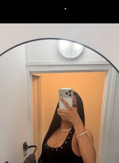 Nicole - escort in Paris Photo 1 of 5
