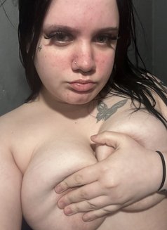 Nicole - escort in Amman Photo 2 of 2