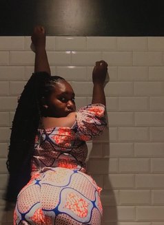 Nicole - puta in Lagos, Nigeria Photo 2 of 2