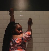 Nicole - puta in Lagos, Nigeria