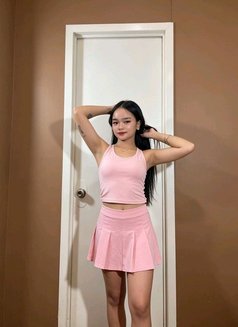 Nicole - escort in Manila Photo 2 of 6