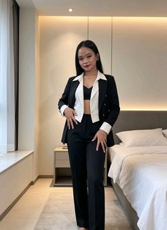 Nicole - escort in Manila Photo 4 of 6
