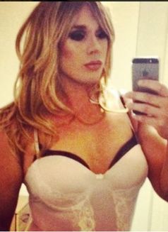Nicole Fox - Transsexual escort in London Photo 1 of 2