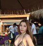 Nicole - escort in Singapore Photo 1 of 5