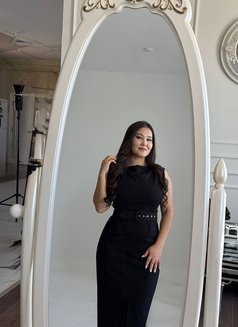 Nicole - escort in Dubai Photo 5 of 8