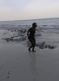 Nicole - escort in Nairobi Photo 5 of 6