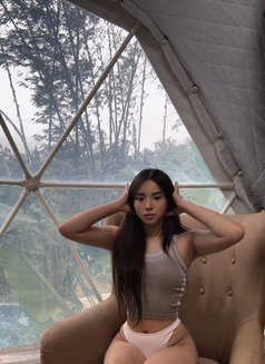 Nicole Labarette - adult performer in Dubai Photo 1 of 16
