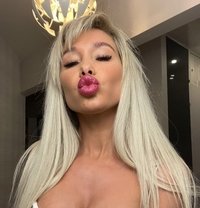 Nicole - puta in Dubai Photo 3 of 10