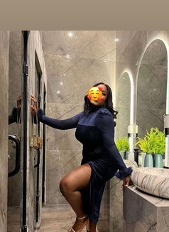 Nicole - escort in Abidjan Photo 2 of 4