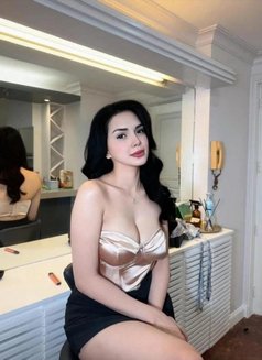 Nicole - escort in Osaka Photo 8 of 8