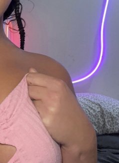 Nicolee - puta in Saint-Étienne Photo 2 of 3