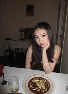 Nicolette - puta in Dubai Photo 2 of 9